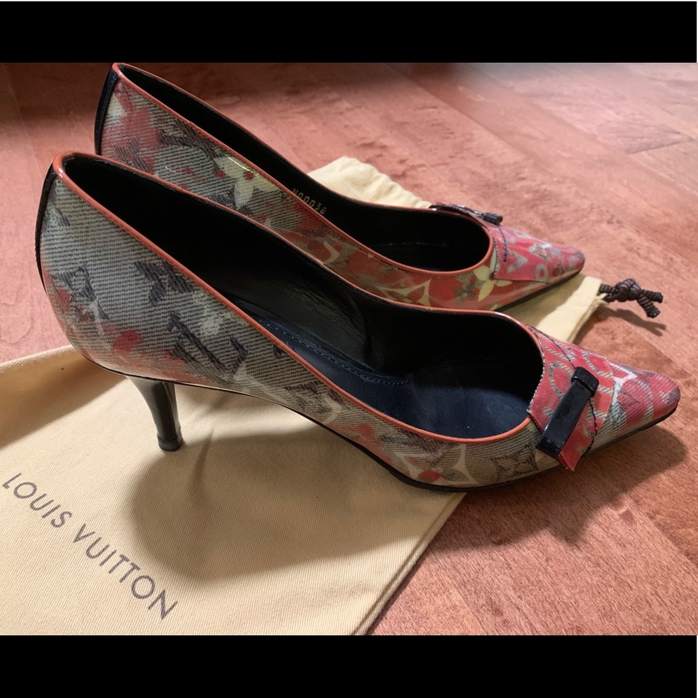 Authentic Louis Vuitton Pumps size 39 EUC